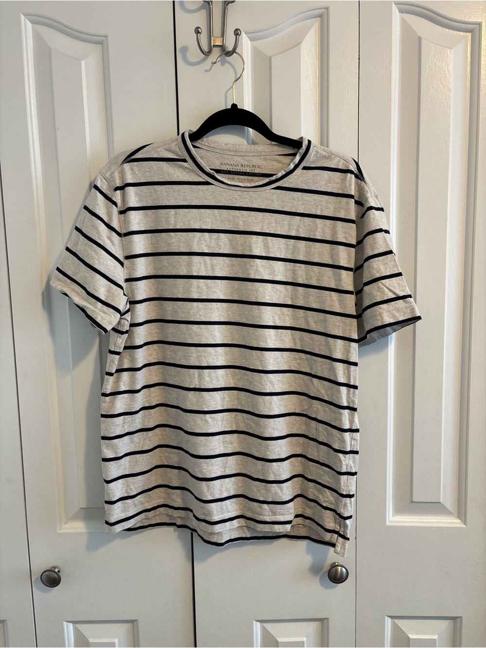 Banana Republic women’s White & Black Stripe Crew Neck T-Shirt